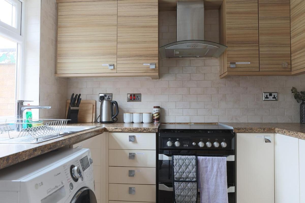 Holiday home 3 Bed Private Parking Bham Centre Contractors Families Students Birmingham