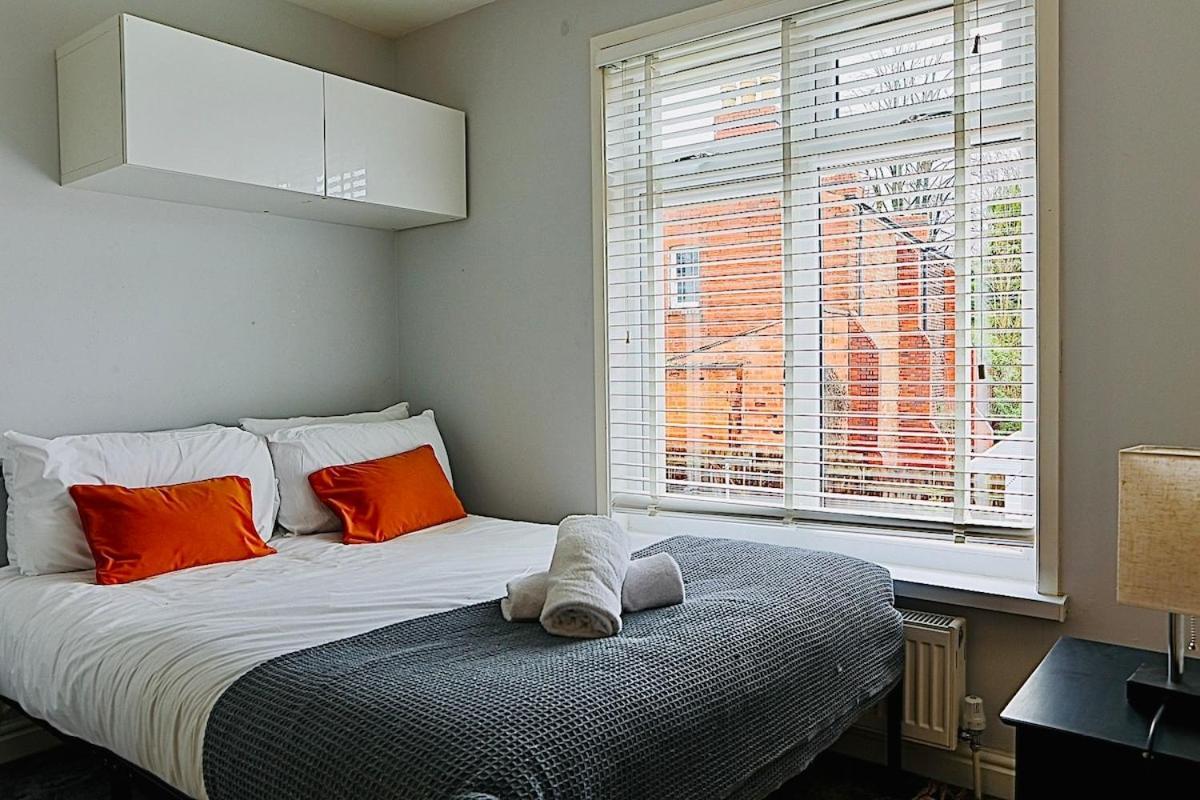 Holiday home 3 Bed Private Parking Bham Centre Contractors Families Students Birmingham
