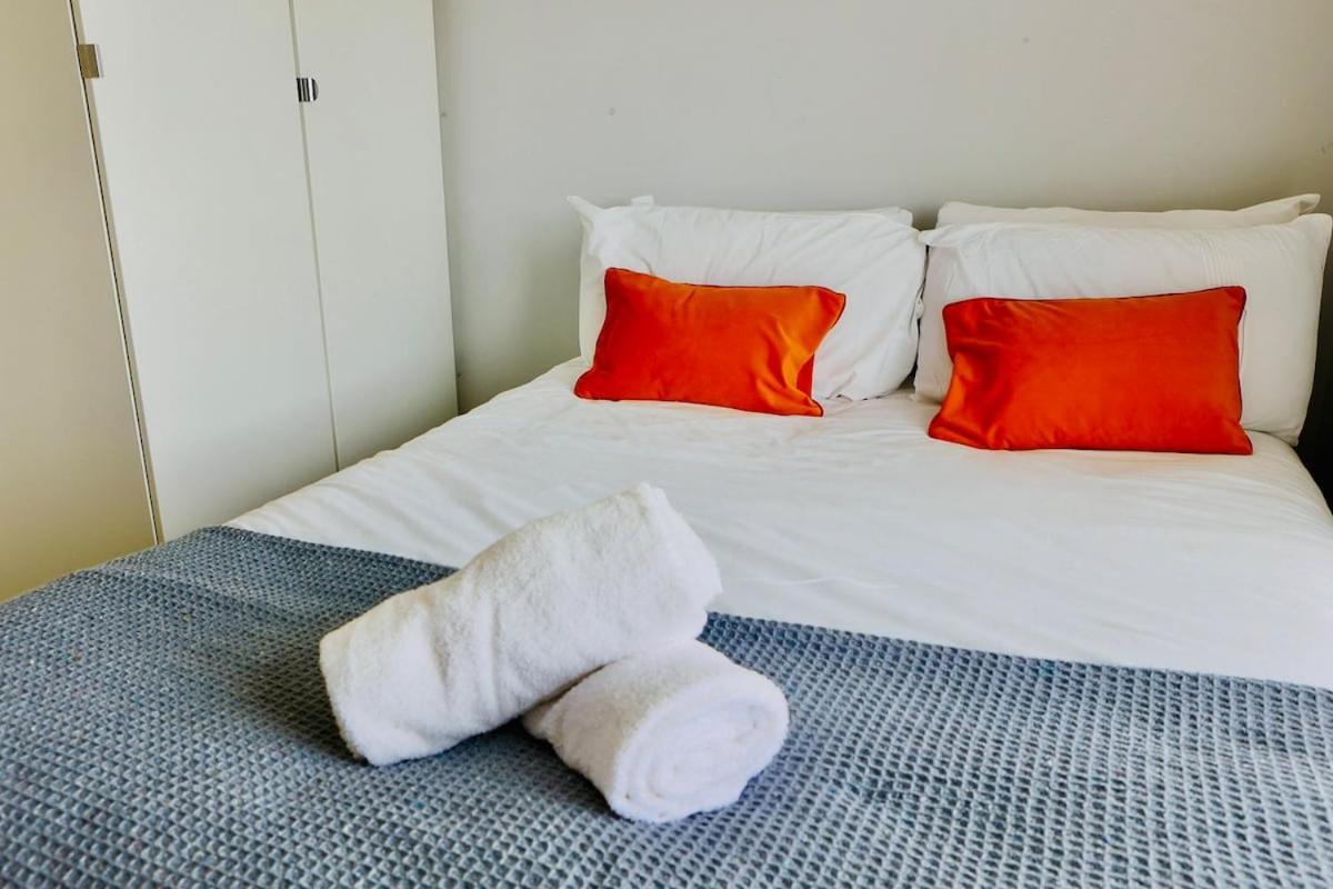 Holiday home 3 Bed Private Parking Bham Centre Contractors Families Students Birmingham