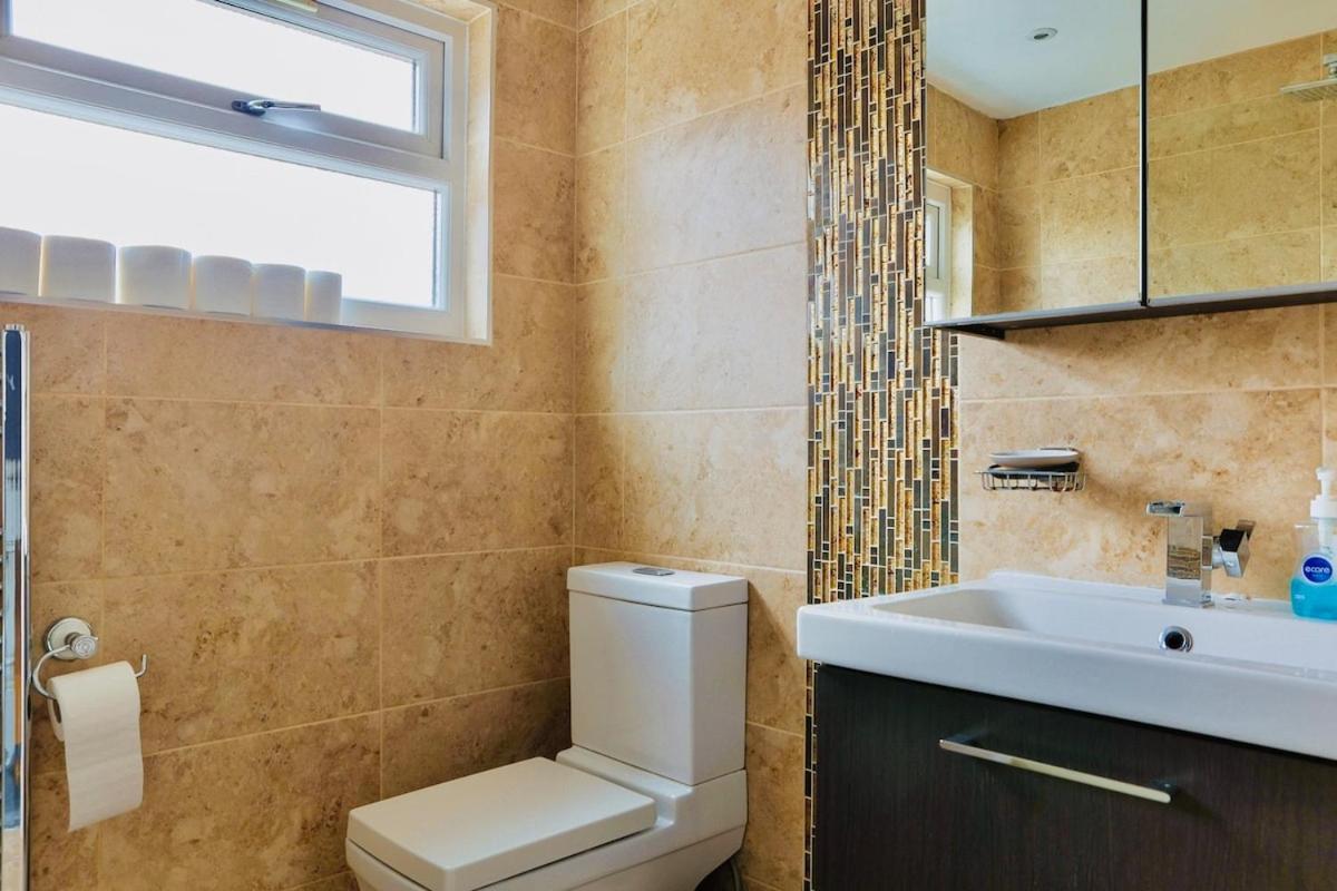 Holiday home 3 Bed Private Parking Bham Centre Contractors Families Students Birmingham